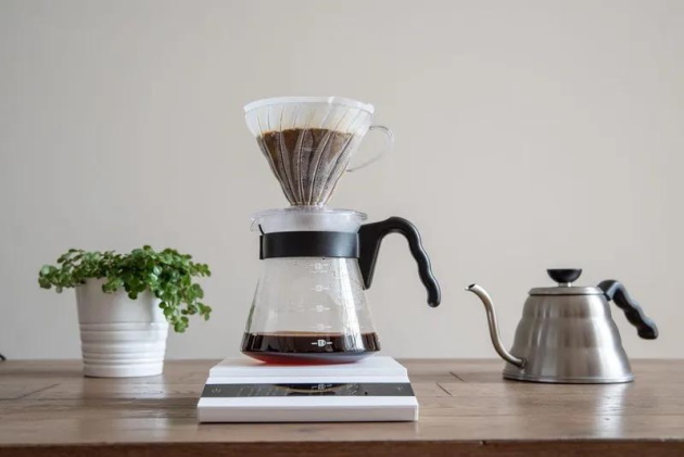 Как готовить кофе в воронках стандарта V60: от Hario до Brewista