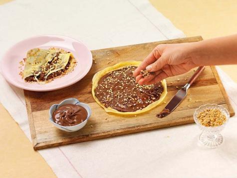 crepes_with_nutella_and_hazelnuts_step_3.jpg